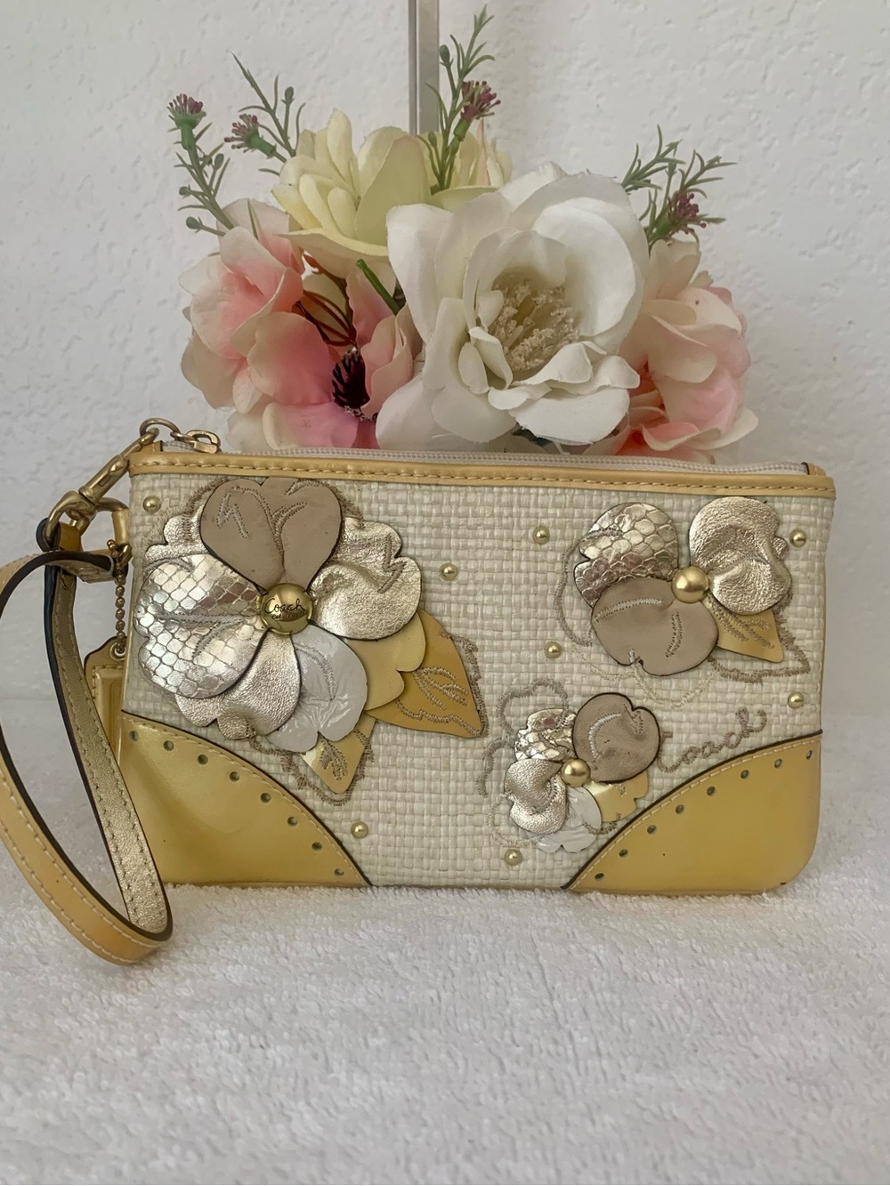RARE Coach Floral Appliqué  Wristlet - Cream and Gold “LIMITED EDITION”